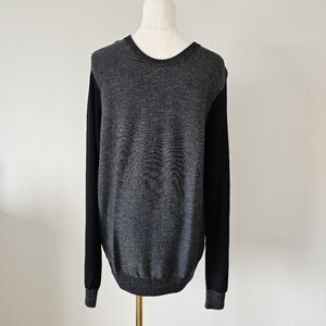 Vince M Men's Gray and Black Sweater Crewneck